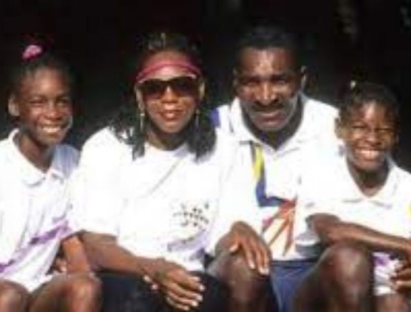 picture of Oracene Price with her second husband and daughters